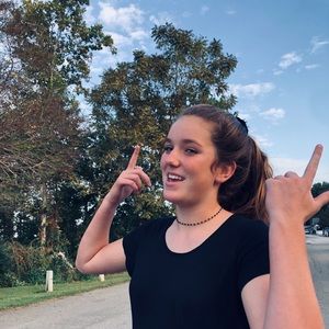 Meet your Posher, Ella